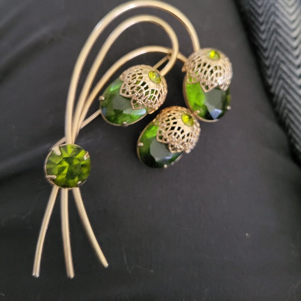 Vintage Sarah Coventry Rhinestone A Touch Of Elegance Green Peridot Brooch